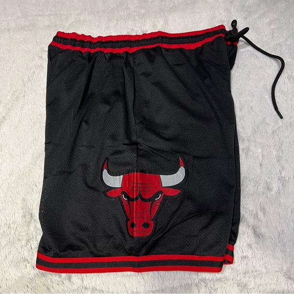 Men's Ultra Game NBA Chicago Bulls Shorts Black Red Size Medium, Large, and XL - Picture 4 of 7